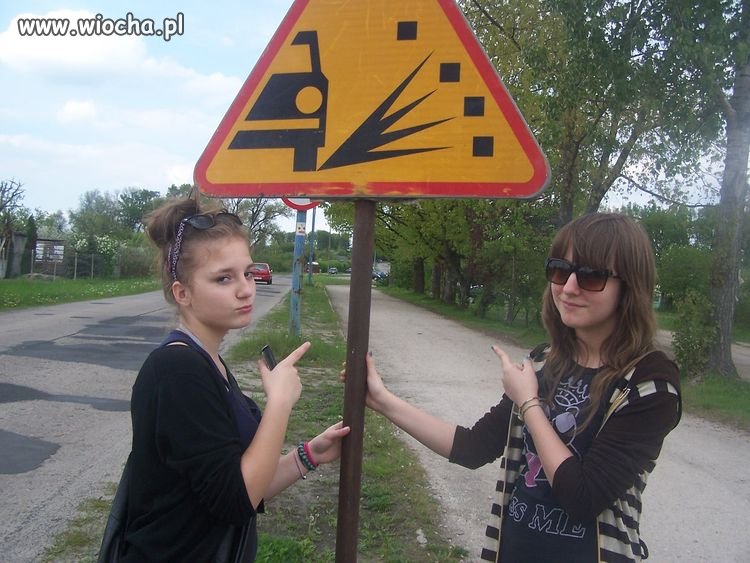 Za znakiem drogowym