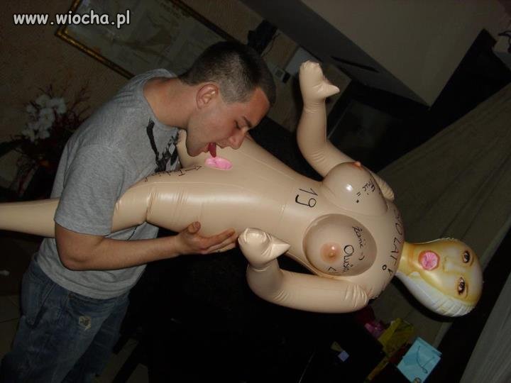 Urodziny urodzinami ale po co się tym tak chwalić?