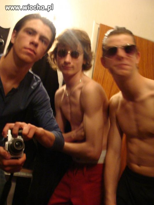 Trzy koksy przed lustrem...