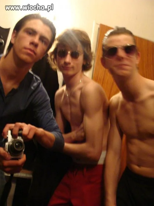 Trzy koksy przed lustrem...