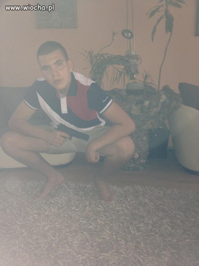 Gangster z pistoletem na kulki