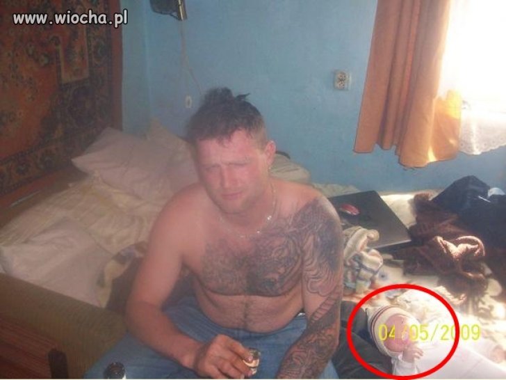 Kochający tatuś na zdjęciu z dzieckiem 