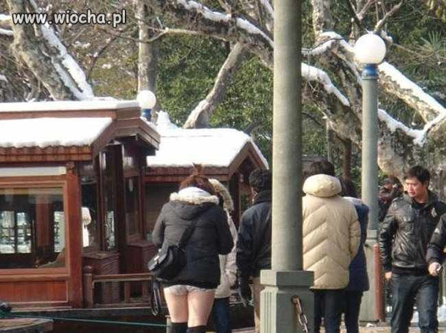 Ta pani chyba nie boi się zimna
