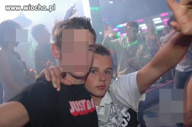 Dyskoteka i takie dziecko gdzie rodzice? 