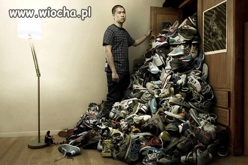 Niby pełna szafa butów..