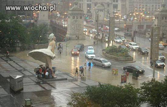 Przeciwdeszczowa Marilyn Monroe