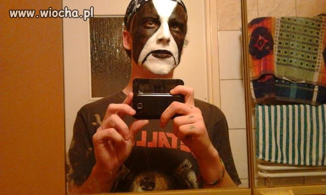 Zrobił sobie corpse paint...