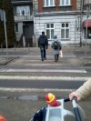Babcia odbiera swego 17-letniego wnusia ze szkoły