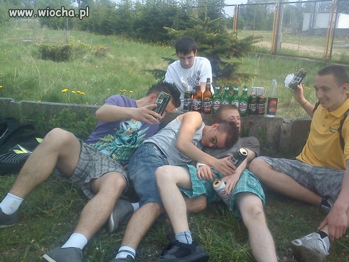 Picie w plenerze zawsze spoko - 