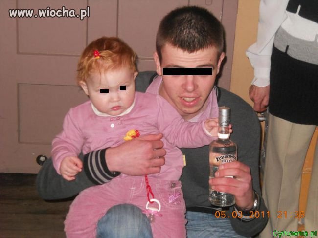 Chwali sie wódką czy dzieckiem ?