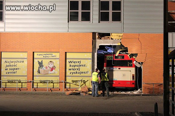 -Panie??? Ten autobus to do Netto???...-Dokładnie!