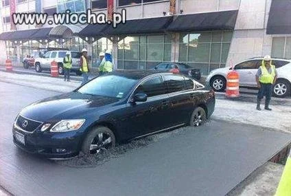 Przyjedzie jakiś ważniaczek fajnym autkiem...
