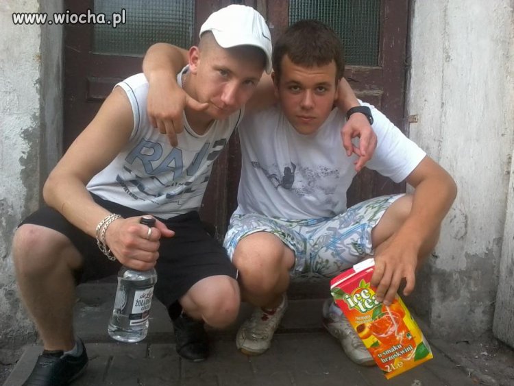 PRZYKRO MI