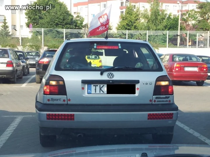 Trochę dużo tych świecidełek, prawda? 