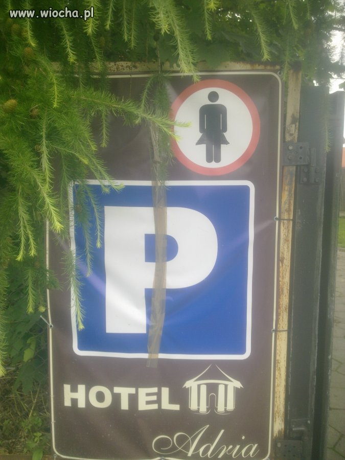 Hotelowy parking. Kobietom wjazd wzbroniony