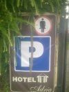 Hotelowy parking. Kobietom wjazd wzbroniony