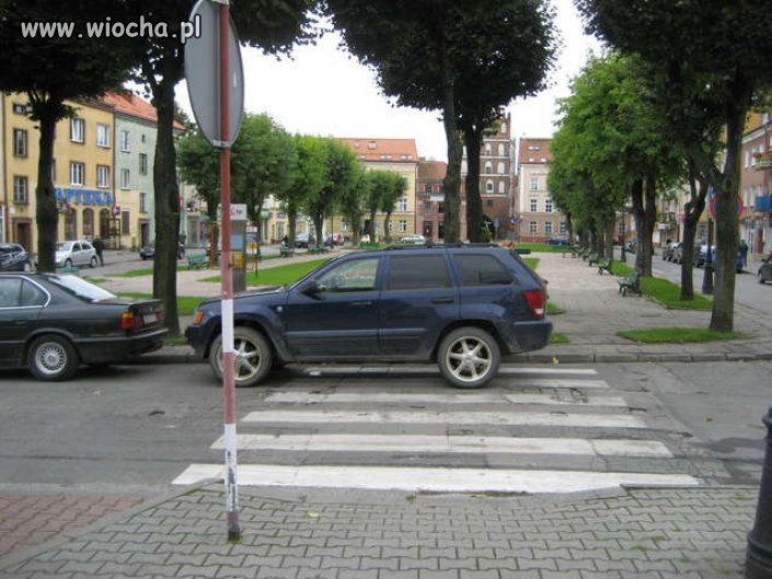 Kierowca tego auta ma problem z myśleniem..