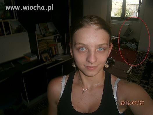Seksi laska... może by tak posprzątać??? 