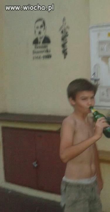 13 latek się lansuje