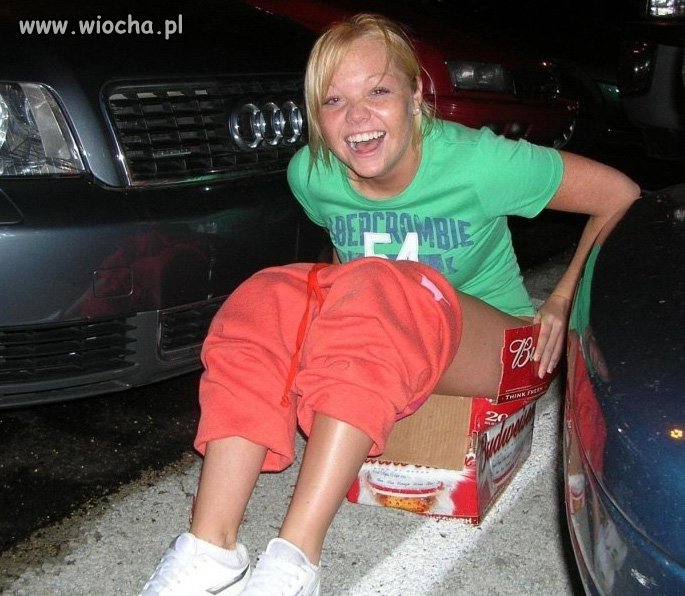 Patrzcie na to umiem robić siusiu do kartonu...