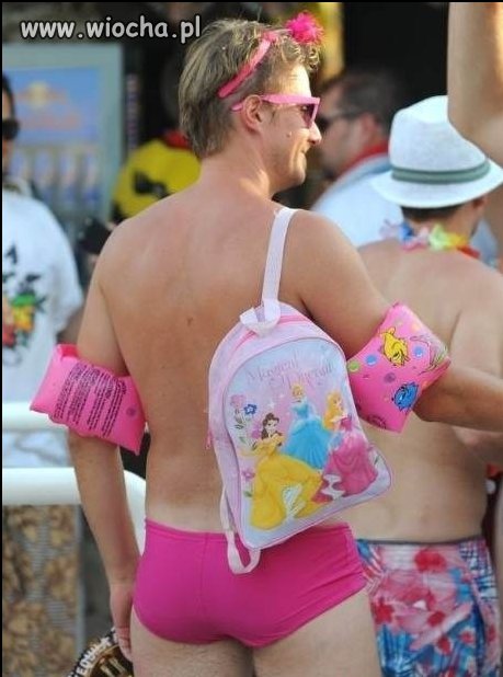 Idealny strój na plażę.