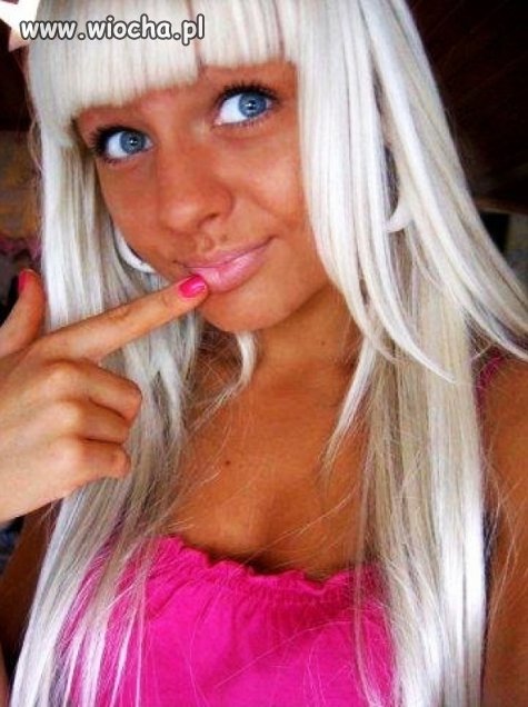 Solarium+róż+blond włosy=plastik