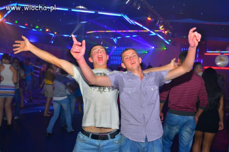 Gościu w koszuli wymiata!