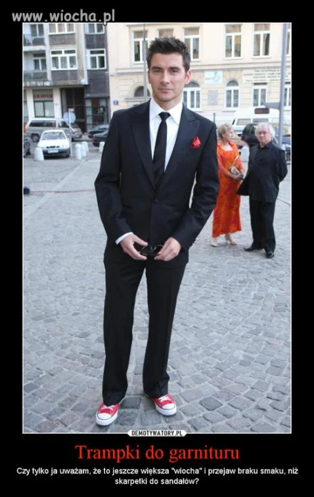 Trampki i garnitur???