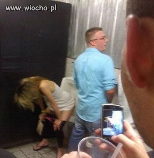-Damska zajęta...to wchodzę do pierwszej wolnej