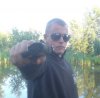 Podpis: posiadam broń wycelowaną w skroń...