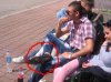 Jaki przystojniak ze mnie i te dziurawe skarpety...
