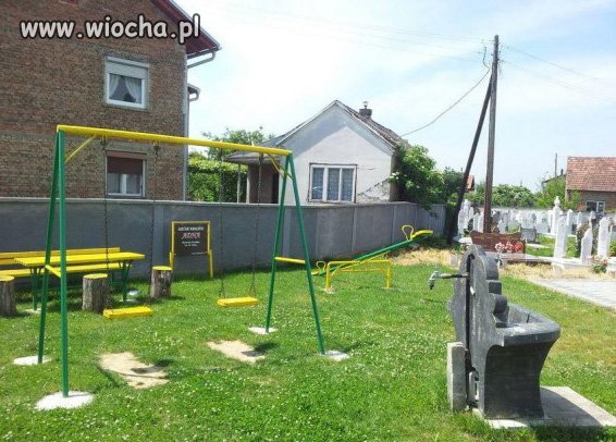 Plac zabaw na cmentarzu!!!