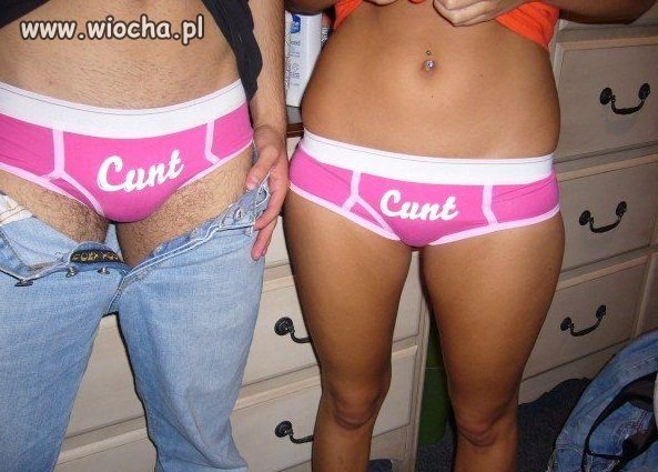 Ona na pewno ją ma tą "CUNT"