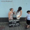 Kupić czy wynająć? młody wyraźnie zainteresowany.