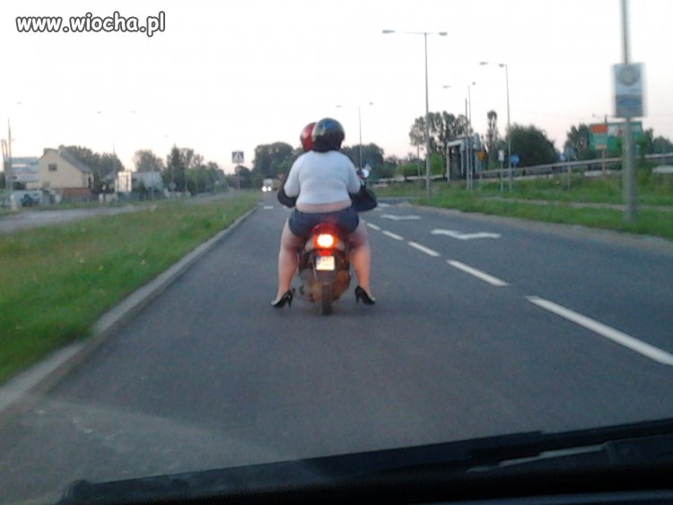 Z taką pupcią to tylko na główną