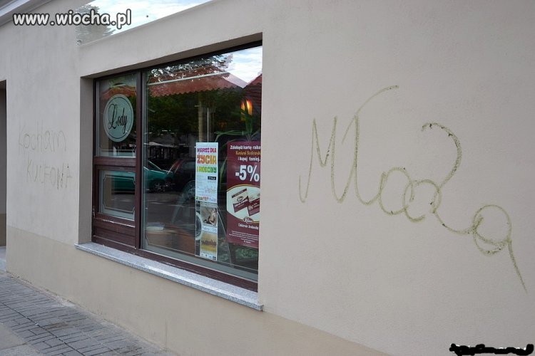 Ta kamienica 2 dni temu została odnowiona...