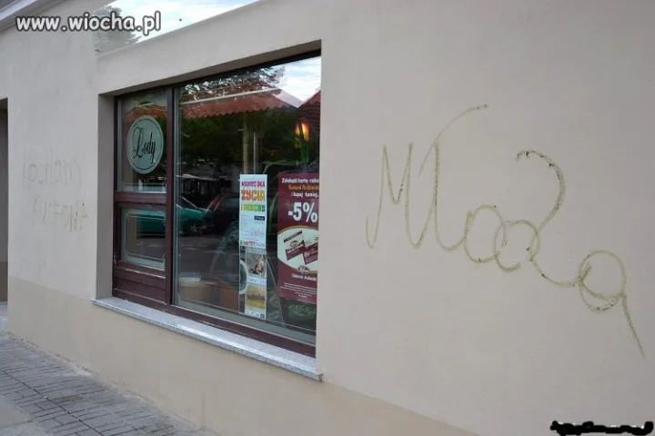 Ta kamienica 2 dni temu została odnowiona...