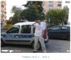 Piwko i fotka koło radiowozu.