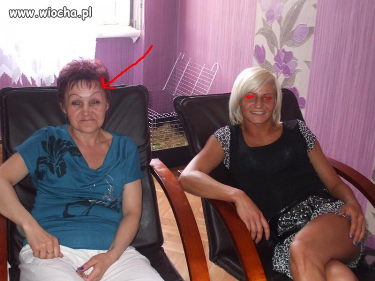 Już wiem skąd te brwi u dziuni...