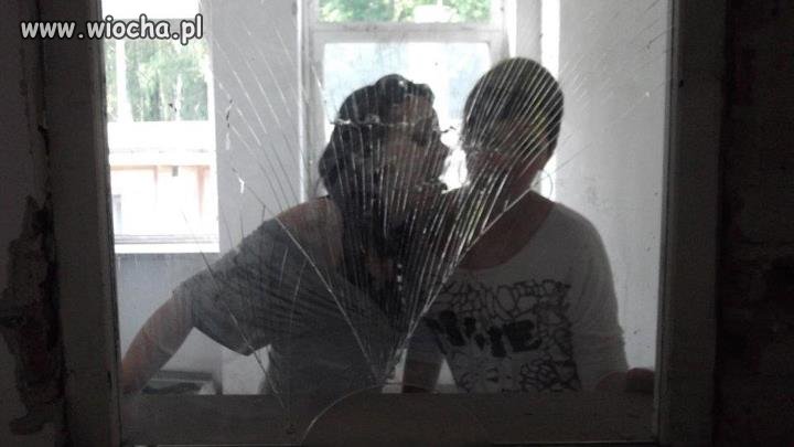 Okno jest...zamiast lustra.