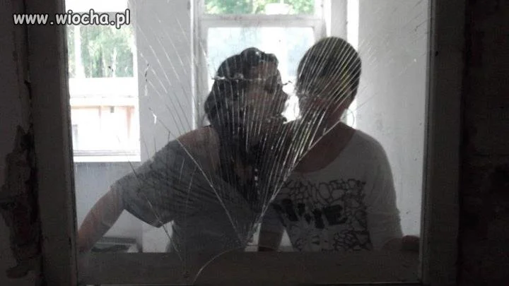 Okno jest...zamiast lustra.