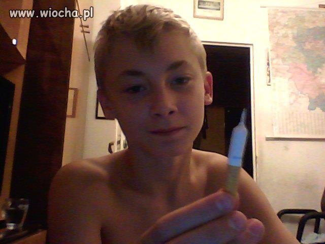 13 lat z papierosem..