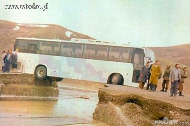 Kierowca autobusu, chyba mial brudna szybe...