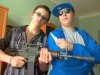 GANGsta  z plastikowy pistoletem i nożykiem