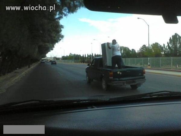 Ciekawe jak to wygląda na ostrym zakręcie.
