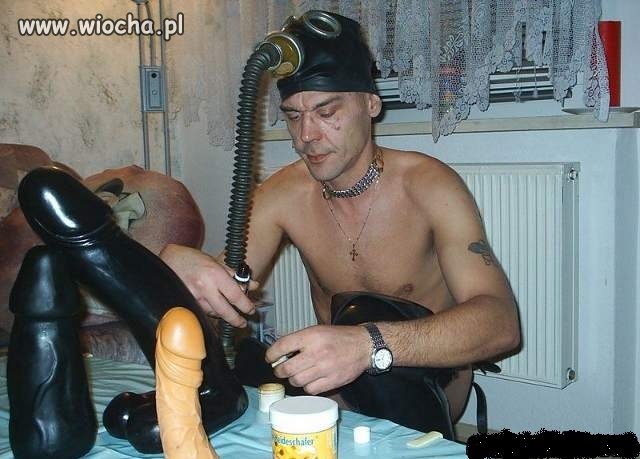 Kolekcjoner i degustator z eksponatami...