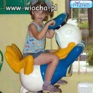 Donald ujeżdżający dziecko