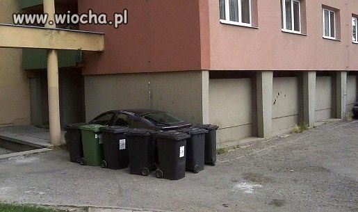 A żeby sąsiedzi się nie czepiali że pod klatka