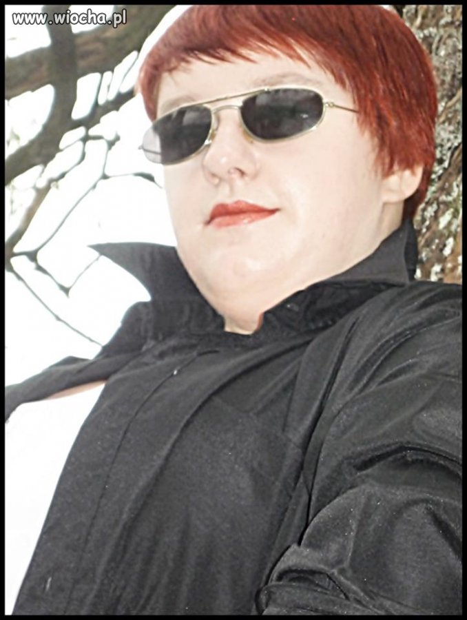 Dziewczyna przebrana za MATRIX'A ..