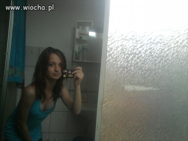 12 lat a już cycki pokazuje 